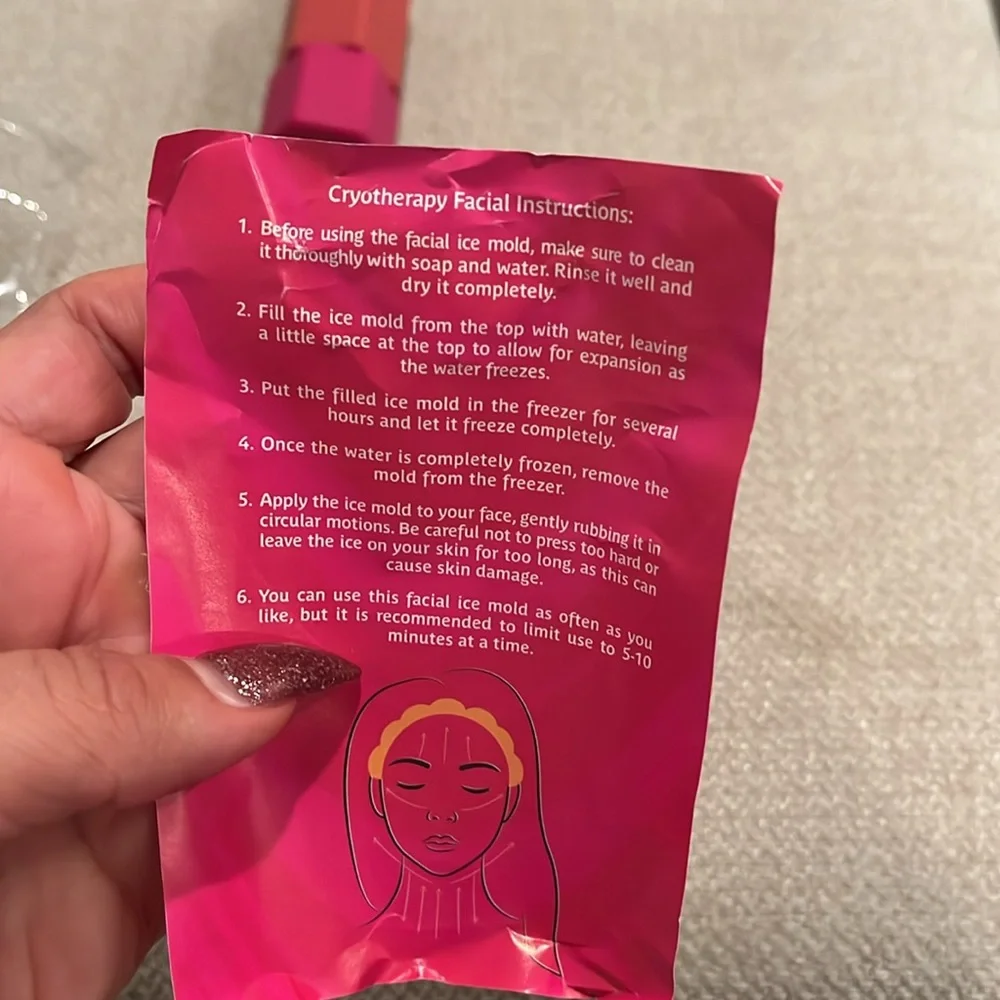 The 1pc Ice Face Roller is a multifunctional, reusable silicone facial tool desi